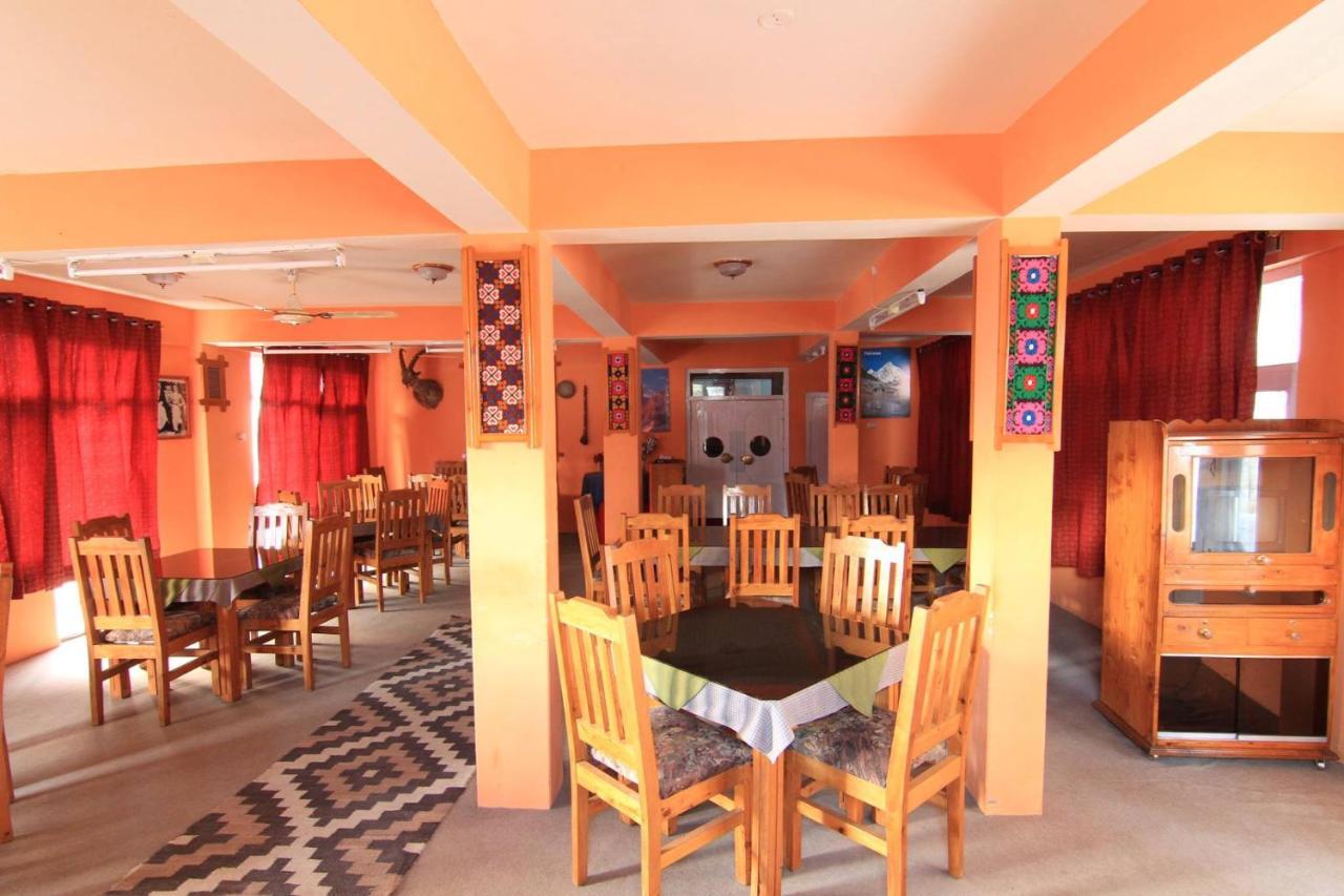 World Roof Hotel Hunza Karimabad  Luaran gambar