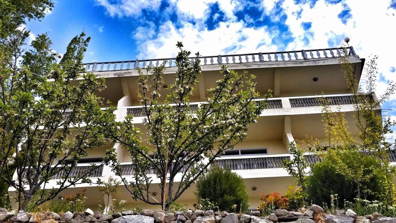 World Roof Hotel Hunza Karimabad  Luaran gambar